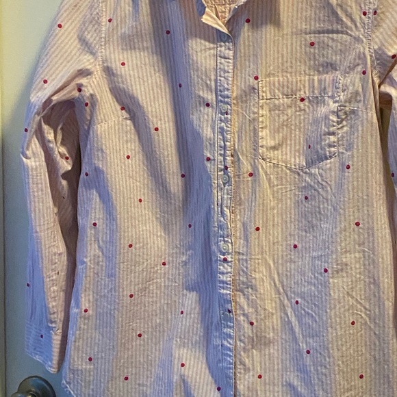 Cute pink and white button down🔥🔥💖 - Picture 5 of 6